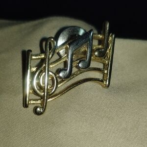 Gold Musical Note Brooch